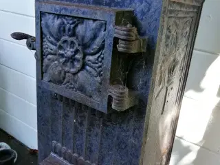 Antik kakkelovn 