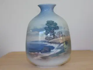 Vase med landskab fra Lyngby