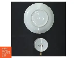 Porcelænskop og underkop med guldkant (str. H 5 cm)
