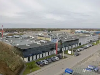 Stor produktions/lagerejendom udlejes