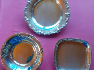 Pæne fade i sølvplet - 3 stk. fra kr. 60,00