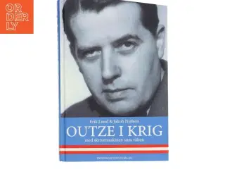 Outze i krig : med skrivemaskinen som våben (Bog)