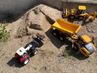 Rendegraver, skraldebil, traktor m/ ballegrab