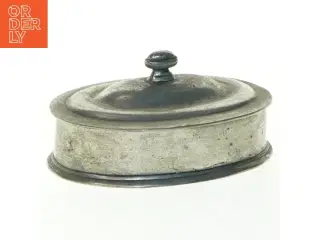 Oval metalæske med låg (str. 13,5x9x6 cm)