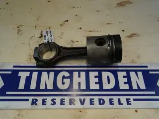 Ford 2725E Stempel 86103030