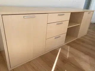 Væghængt reolsystem 