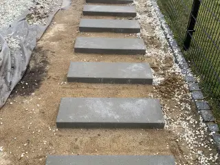 13 sten til gangsti eller andet haveprojekt