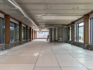 Holmens nyeste ejendom med udsigt til kanaler og designvirksomheder.