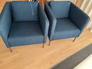 To mørkeblå lænestole i meget fin stand