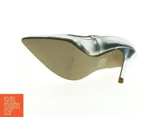 Sølvfarvede pumps fra Asos (str. 6)