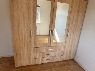 Nyt Vellerup garderobeskab fra Jysk