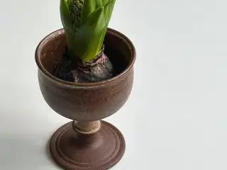 Keramikbæger, vinglas, mørk glasur