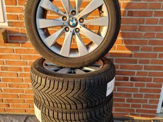 Originale BMW alufælge med vinterdæk