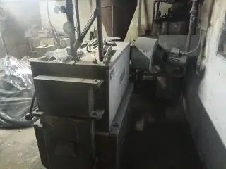 Reka kedel med stoker til piller og til halm