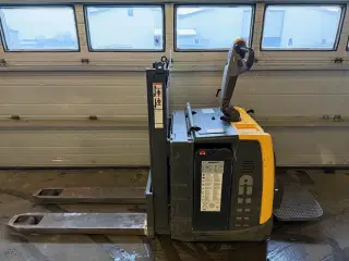 Atlet PDP200 Dobbelt-pallestabler. Initialløft.