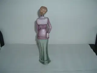Figur. Dame med blomsterbuket. Porcelænsfigur