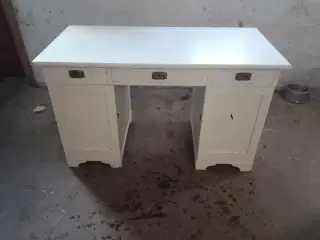 Gl antikt skrivebord til salg