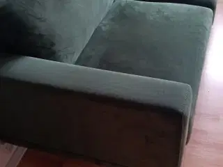 Flot sofa i grøn velour.