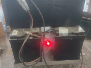 UPS , undisturbeble power supply 