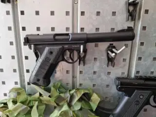 Hardball airsoft softgun 