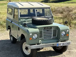 Nyrenoveret Land Rover Serie III i unik stand