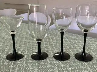 Domino glas med sort fod