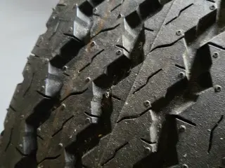 Campingvogn/trailerfælg med dæk. 
