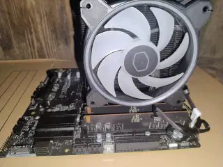 Asrock 650 med 7950x it 64 bg ram ddr5 