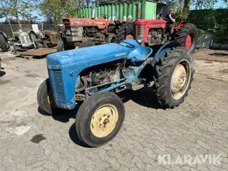 Traktor Ferguson To30