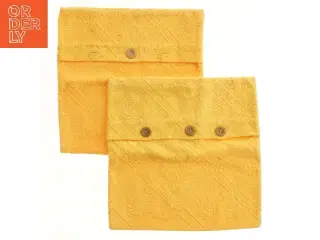 Gule pudevår med knapper (str. 2 styk, 38x38 cm)