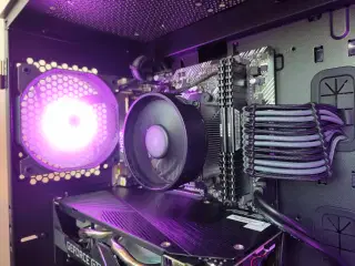 Kraftfuld RGB Gaming PC