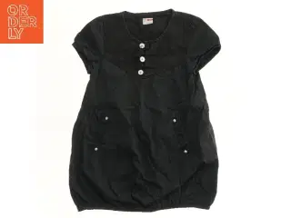 Sort kjole med korte ærmer fra Name It (str. 116)