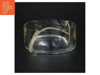 Glasskål med sort og hvid stribe (str. 15 x 6 komma 5 cm)