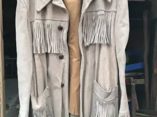 Ruskind jakke m frønser, Stetson hat, Cowboy støvl
