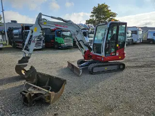 Takeuchi TB 240 //3 Skovle//