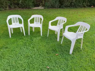 4 stabelbare havestole