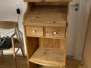 Skrivepult i fyr/gran