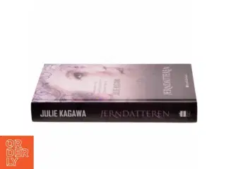Jerndatteren af Julie Kagawa (Bog)
