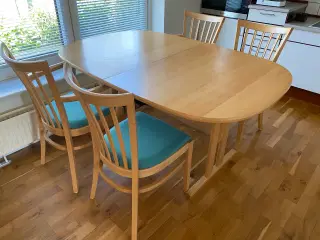 Spisebord og 4 stole