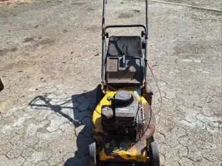 Briggs Stratton plæneklipper med græsopsamler kurv