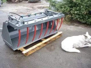- - - siloskovl