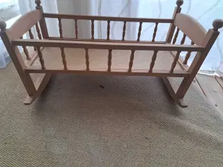 Vugge til nisse eller dukke