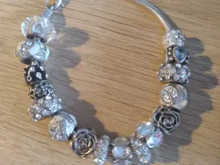 Armbånd med trolde kugler 
