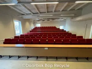 Auditorium stole og borde, sæt à 115 pladser, sælges samlet