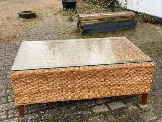 Sofabord i flet med glasplade