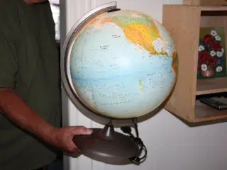 Globus med lys højde 40 cm