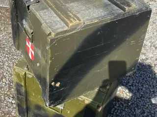 Gamle militær kasser