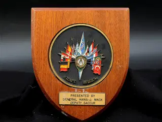 NATO SHAPE våbenskjold – General Hans-J. Mack