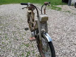 Peugoet knallert 