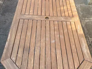 Havebord  i træ